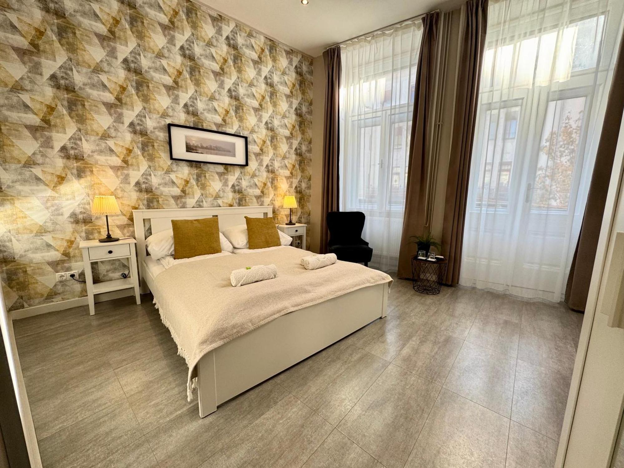 Center Rooms Miskolc Eksteriør bilde