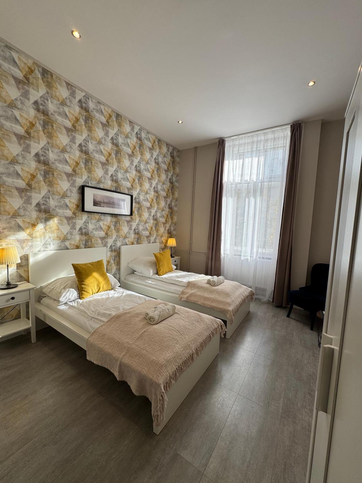 Center Rooms Miskolc Eksteriør bilde